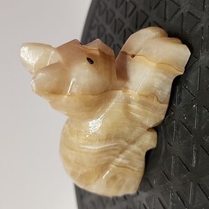 Vintage Onyx CAT Carving MARBLE STONE CARVED cream and tan